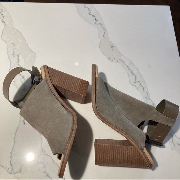 MARC FISHER Sz 10  Vashi Peep Toe Suede Stacked 4.5” Heel Booties - Picture 5 of 11